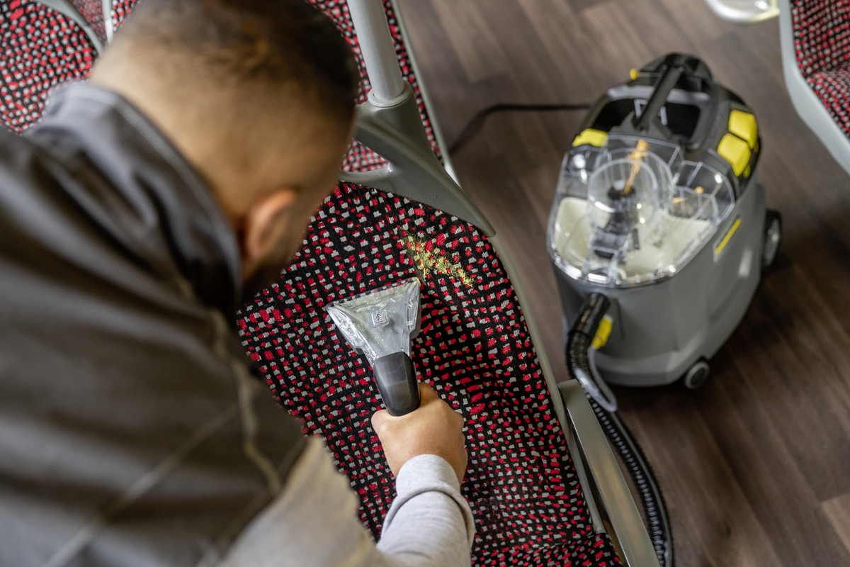 Karcher%20Puzzi%208/1%20%20Halı%20ve%20Koltuk%20Yıkama%20Makinesi