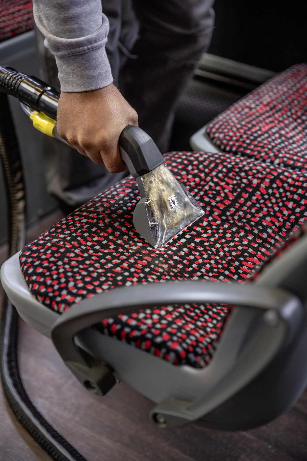 Karcher%20Puzzi%208/1%20%20Halı%20ve%20Koltuk%20Yıkama%20Makinesi